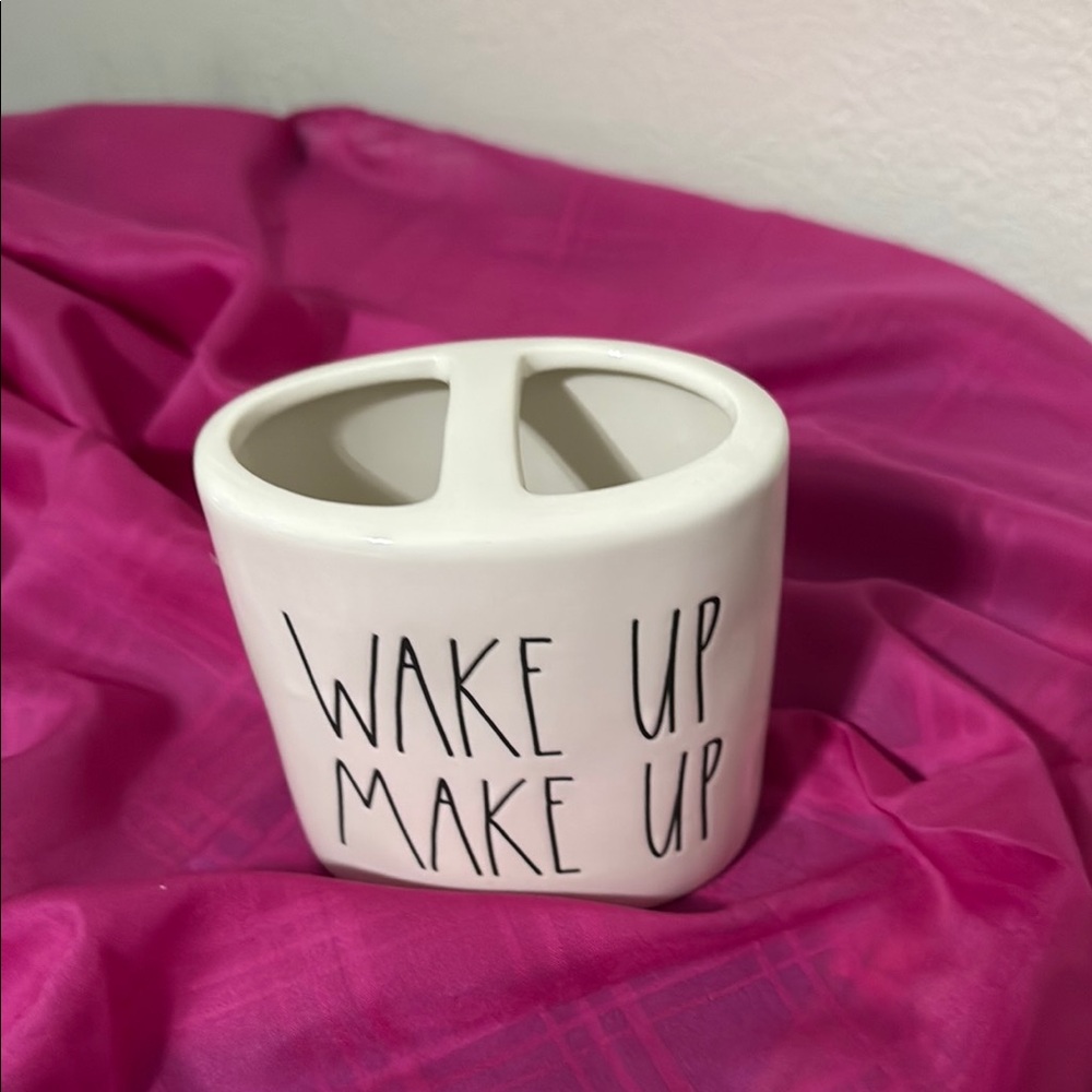 White Ceramic Makeup Holder